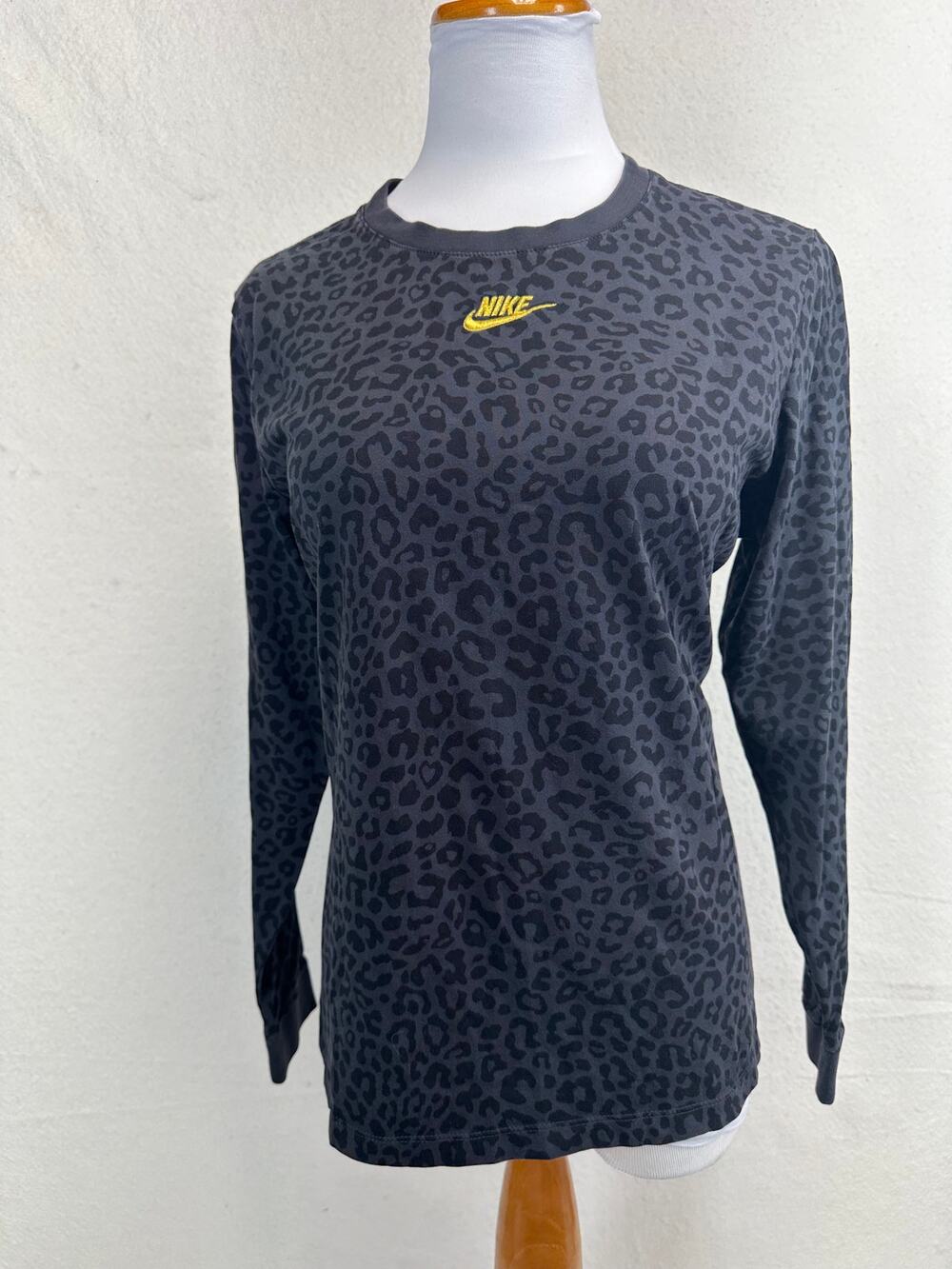 Nike Leopard Print Long-Sleeve T-Shirt Women's SZ XL Performance Sportswear